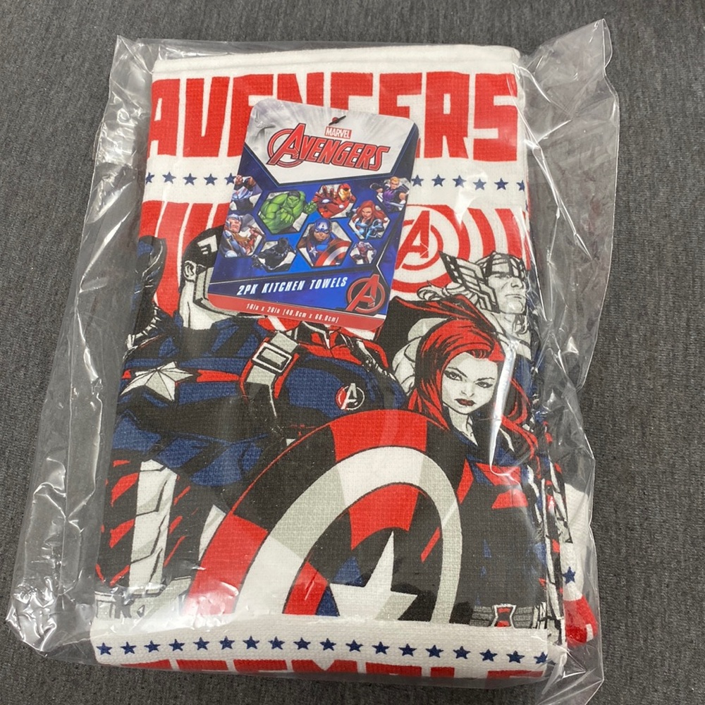 NWT 2 pk Marvel Avengers kitchen towels